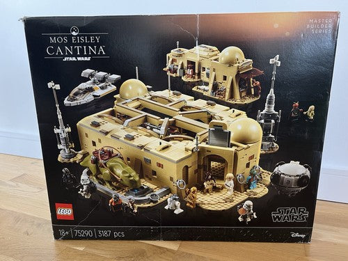 LEGO Star Wars: Mos Eisley Cantina (75290) Master Builder Series 18+(hole in rear of box )